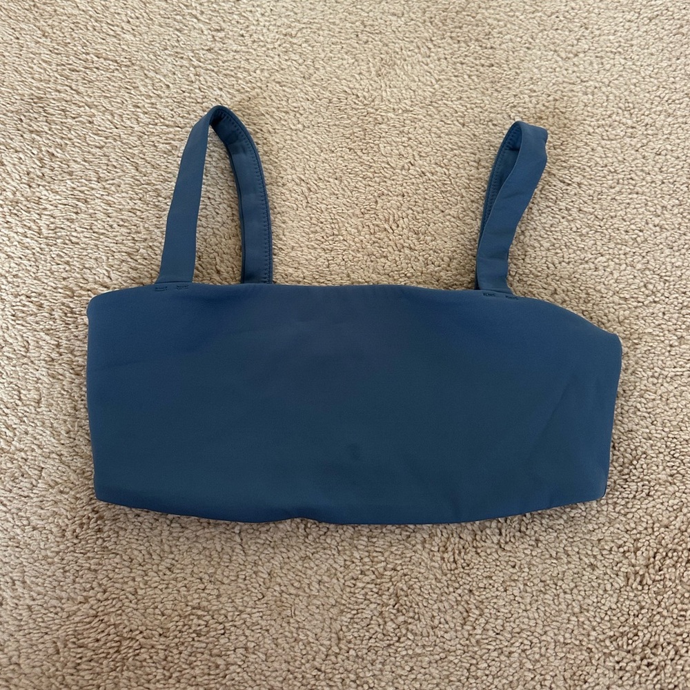 Vuori, women’s evolve, Slate blue sports bra